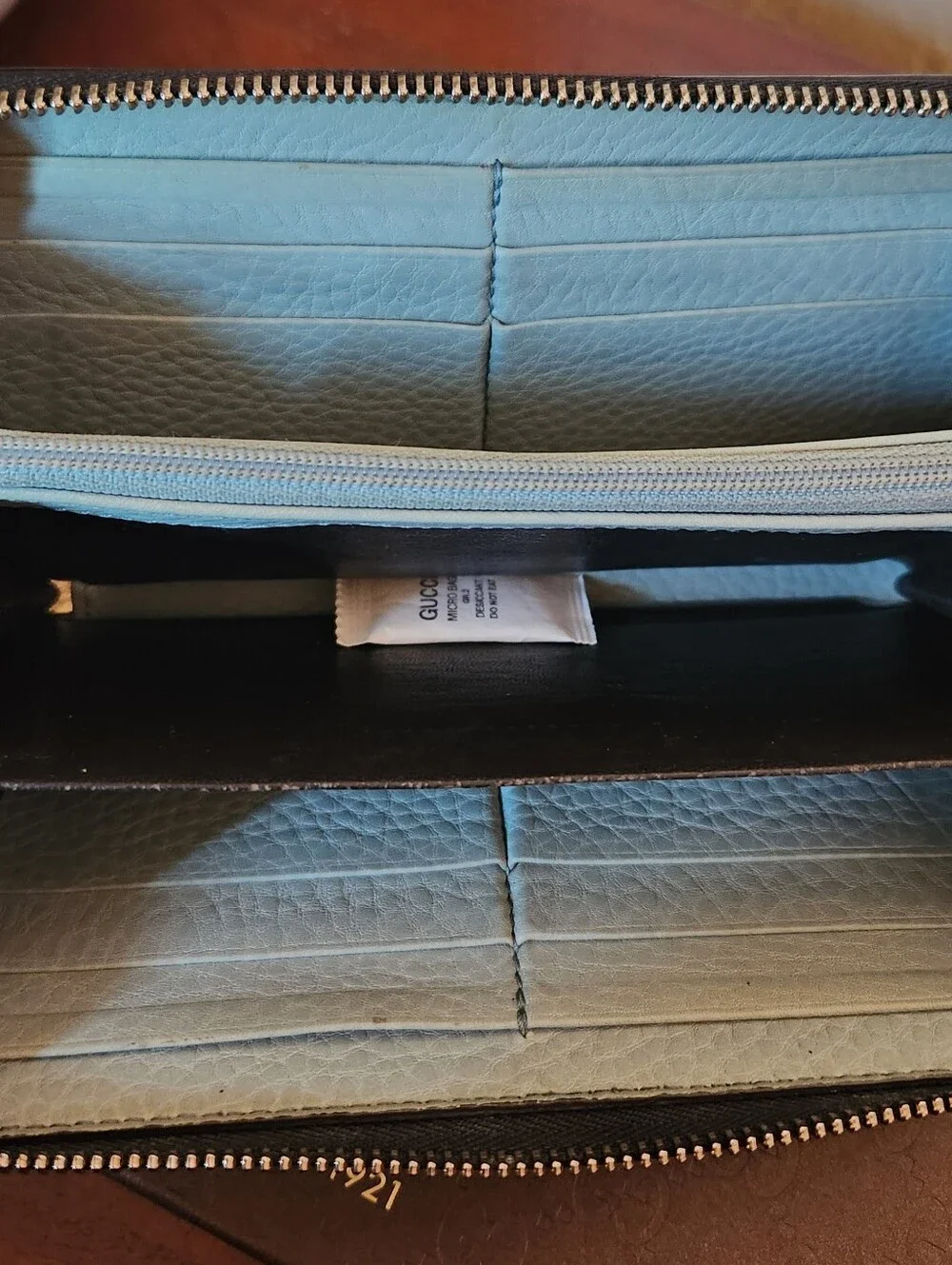 Gucci Soho Interlocking GG Black Leather Zippered Wallet - Picture 8 of 8